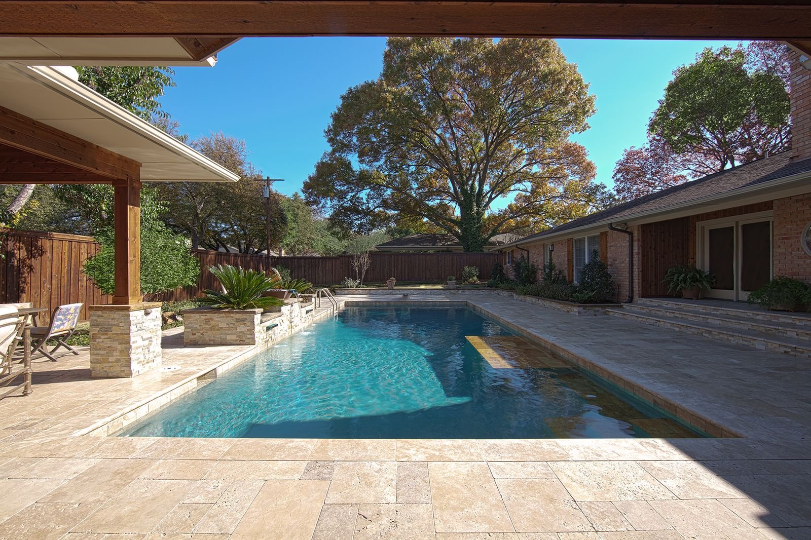 swimming-pool-contractor-modern-backyard-swimming-pool-design